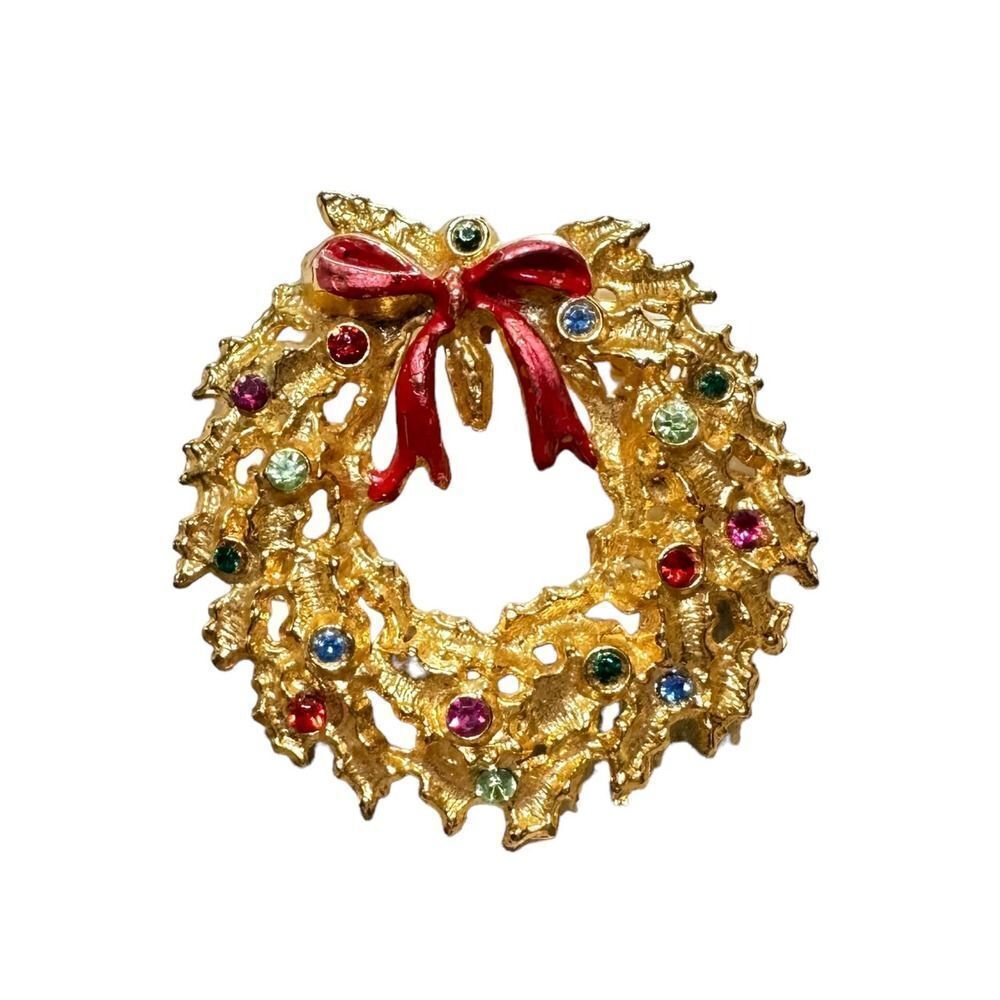 Vintage Textured Gold Christmas Wreath Brooch With Colored Rhinestones